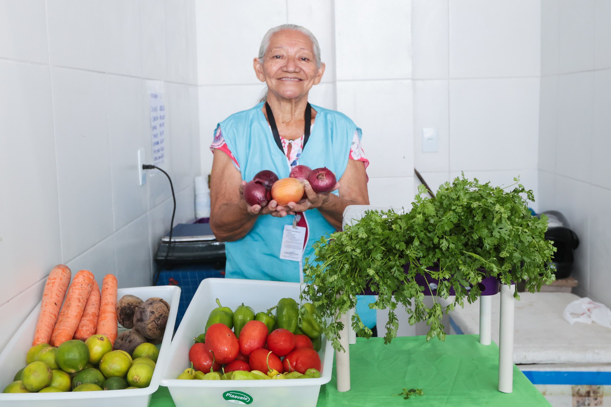 Prefeitura entrega nova feira municipal João Sena, no Alvorada
