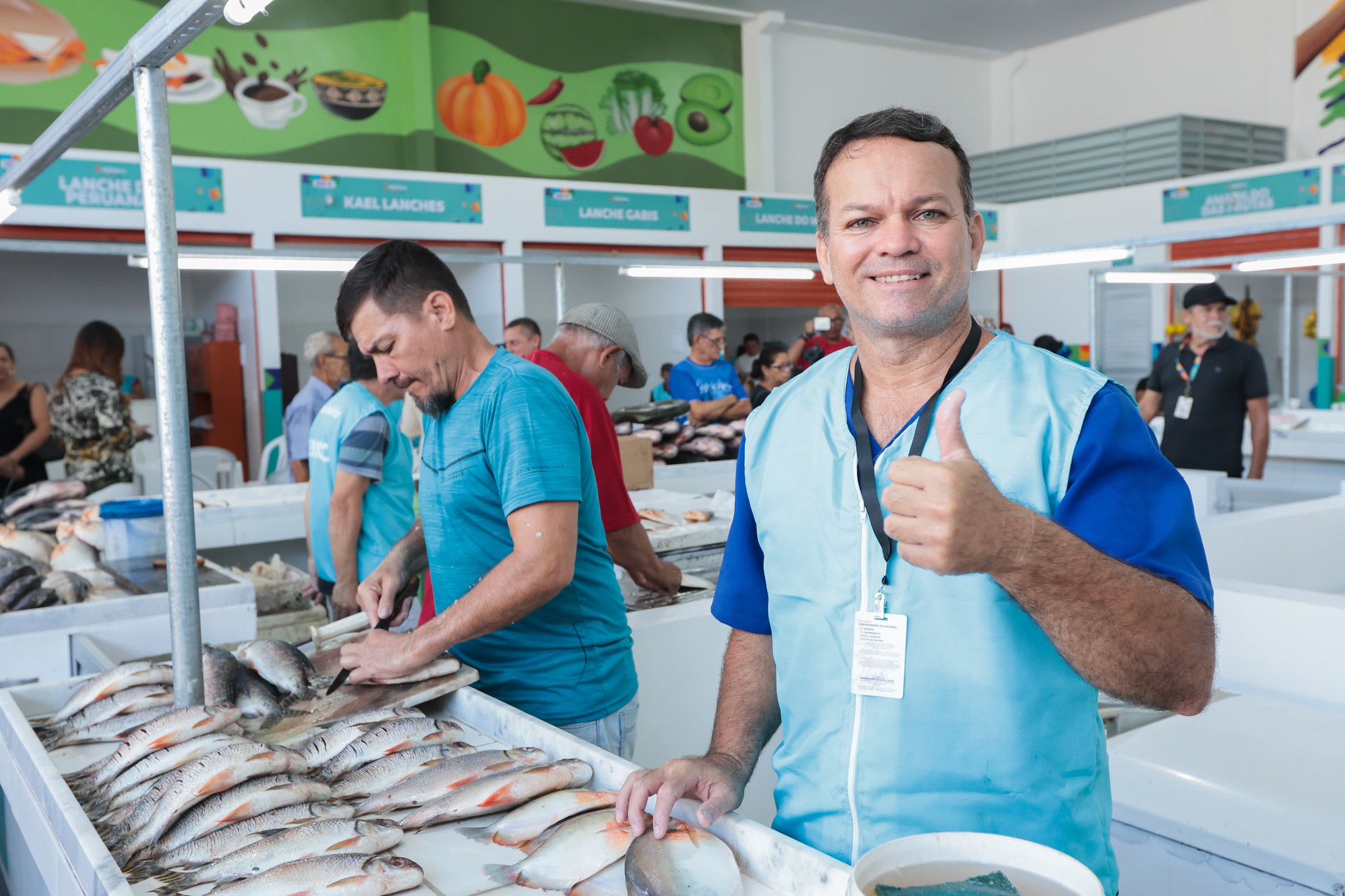 Prefeitura entrega nova feira municipal João Sena, no Alvorada