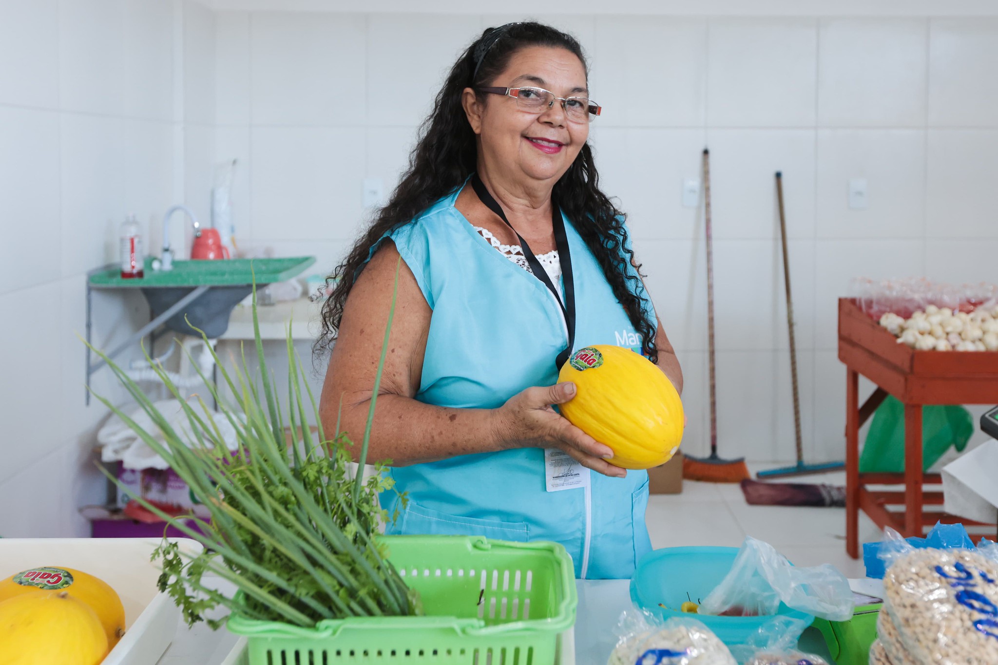 Prefeitura entrega nova feira municipal João Sena, no Alvorada