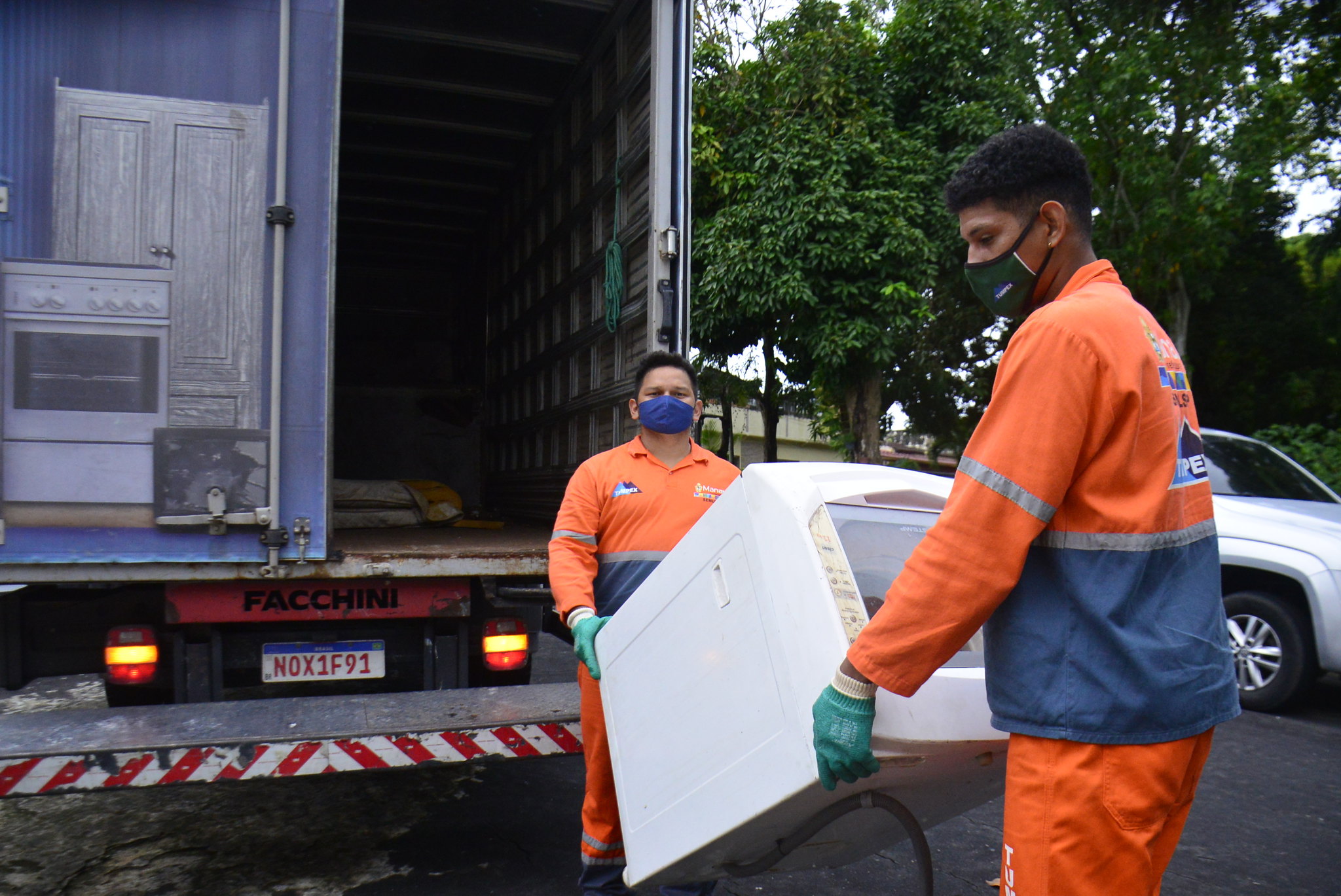 Serviço 'Coleta Agendada' recolhe mais de 58 mil grandes objetos e impede descarte irregular em Manaus