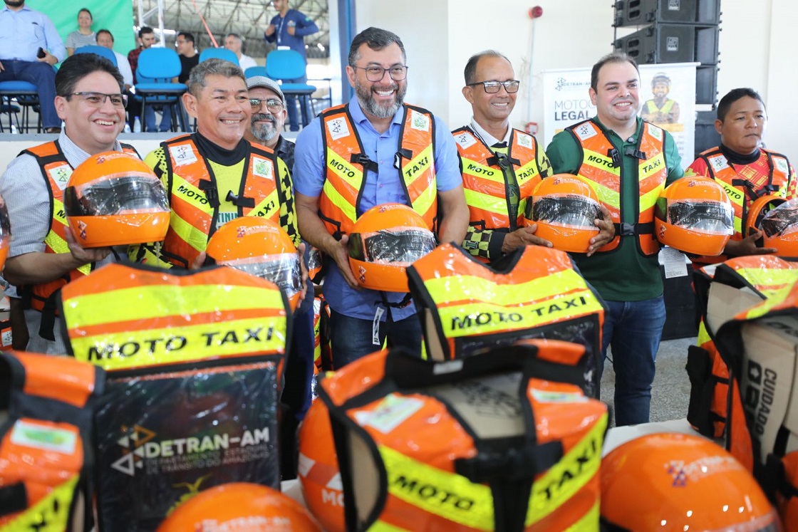 ‘Motociclista Legal’: Detran-AM entrega 350 kits de segurança para mototaxistas, em Manicoré
