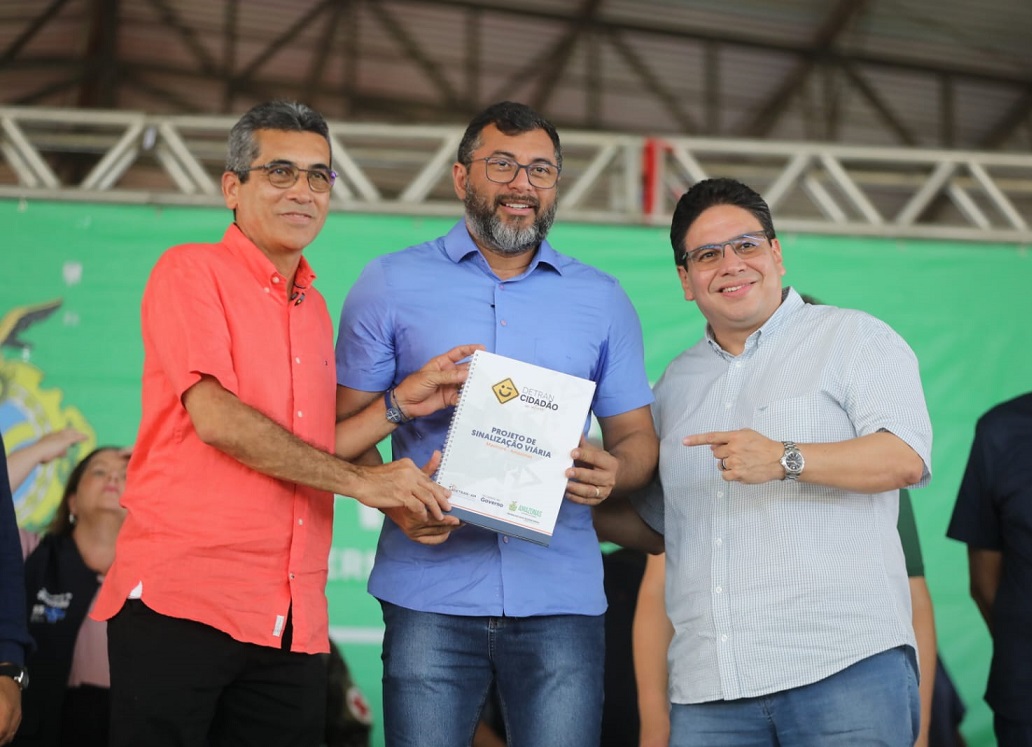 ‘Motociclista Legal’: Detran-AM entrega 350 kits de segurança para mototaxistas, em Manicoré