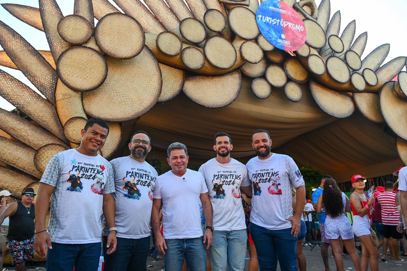 Disputa do bumbá que mais gera energia limpa mobiliza torcidas no Turistódromo