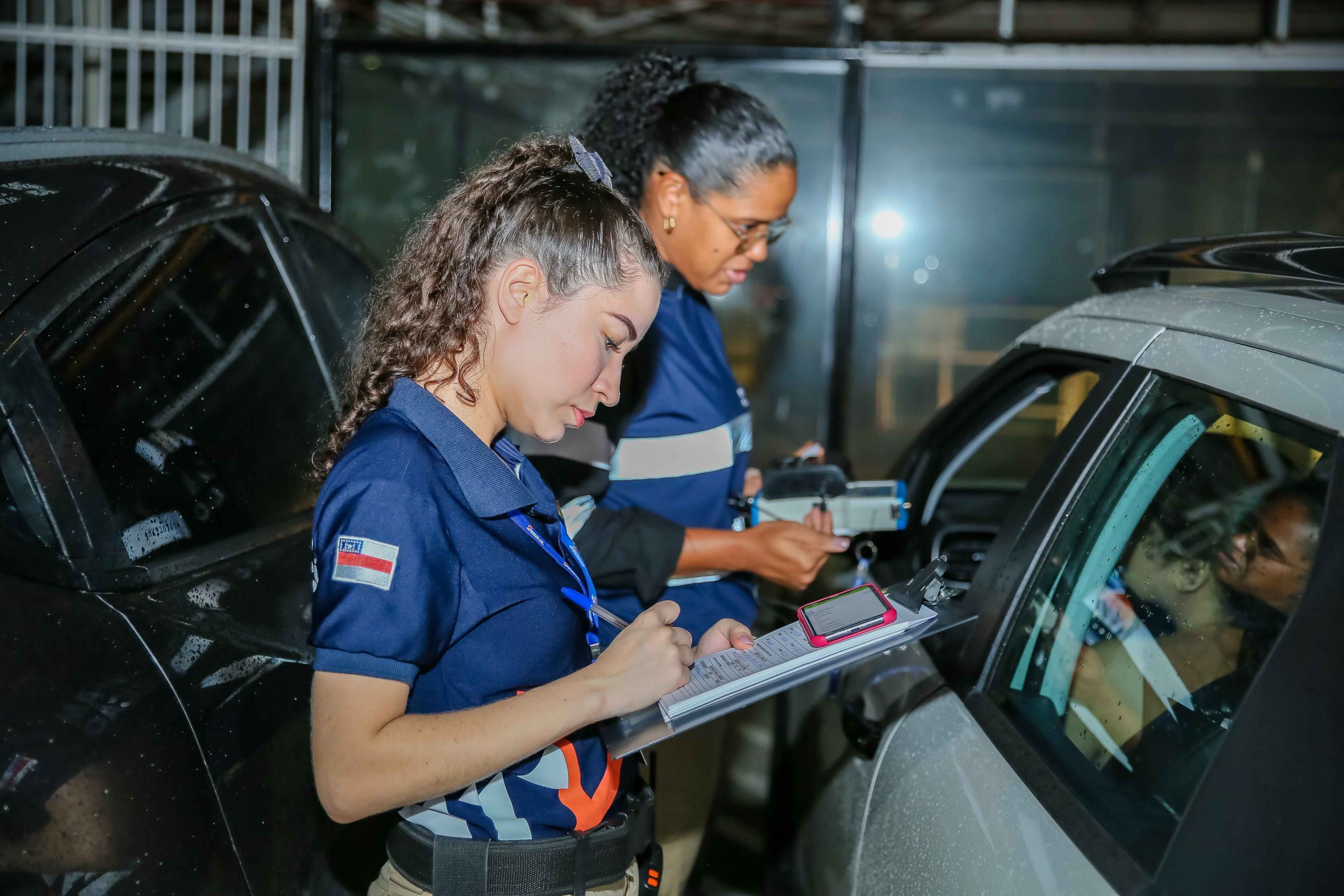 Equipe de Fiscalização autua mais de 350 veículos por infrações cometidas no final de semana