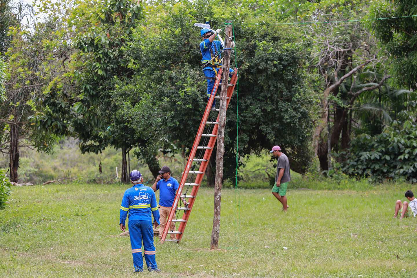 Ilumina+ Amazonas avança e já beneficia 116 comunidades rurais no Estado