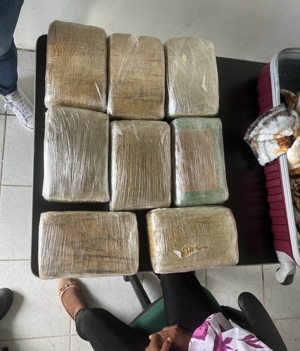 PC-AM e Exército Brasileiro prendem mulher com 23 quilos de maconha no aeroporto de São Gabriel da Cachoeira