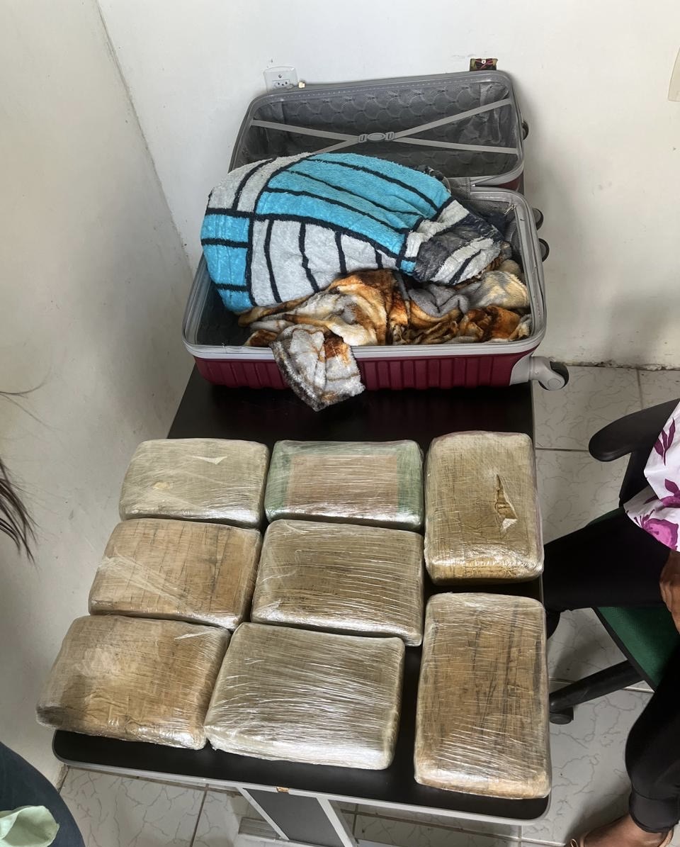 PC-AM e Exército Brasileiro prendem mulher com 23 quilos de maconha no aeroporto de São Gabriel da Cachoeira