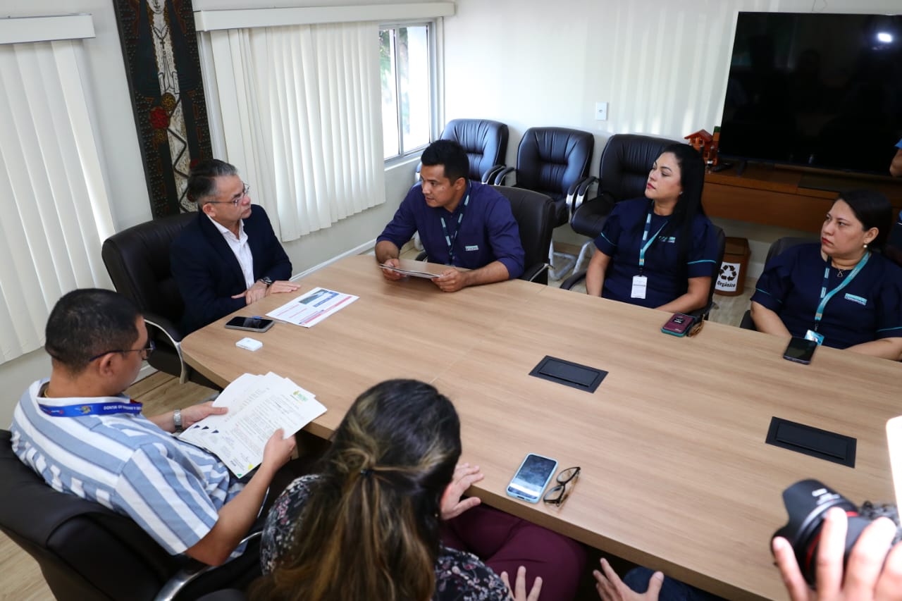 Wilson Lima anuncia licenças prévias para instalação de portos provisórios no Amazonas durante a estiagem