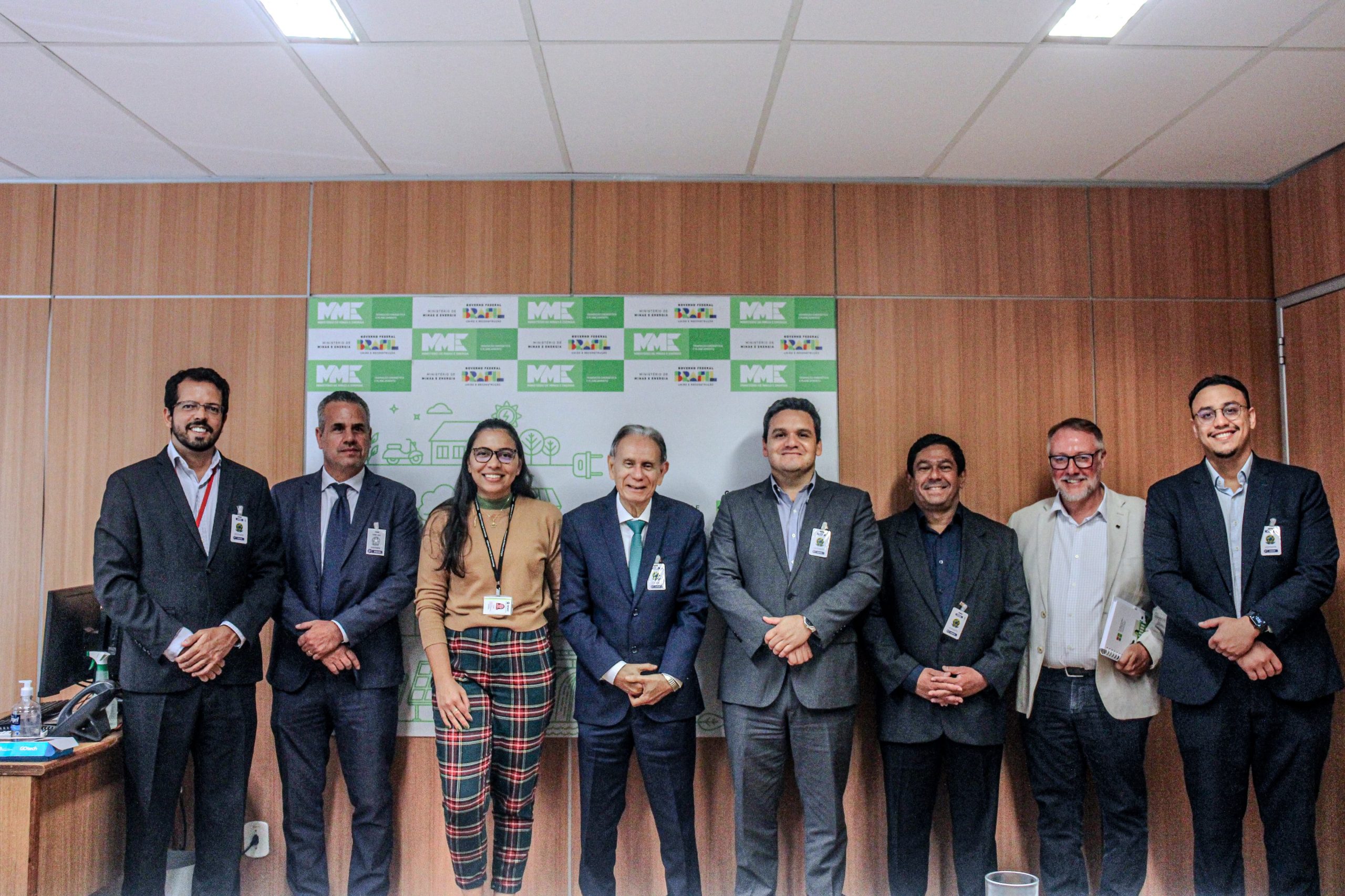 Governo do Amazonas apresenta propostas de transição energética ao Ministério de Minas e Energia