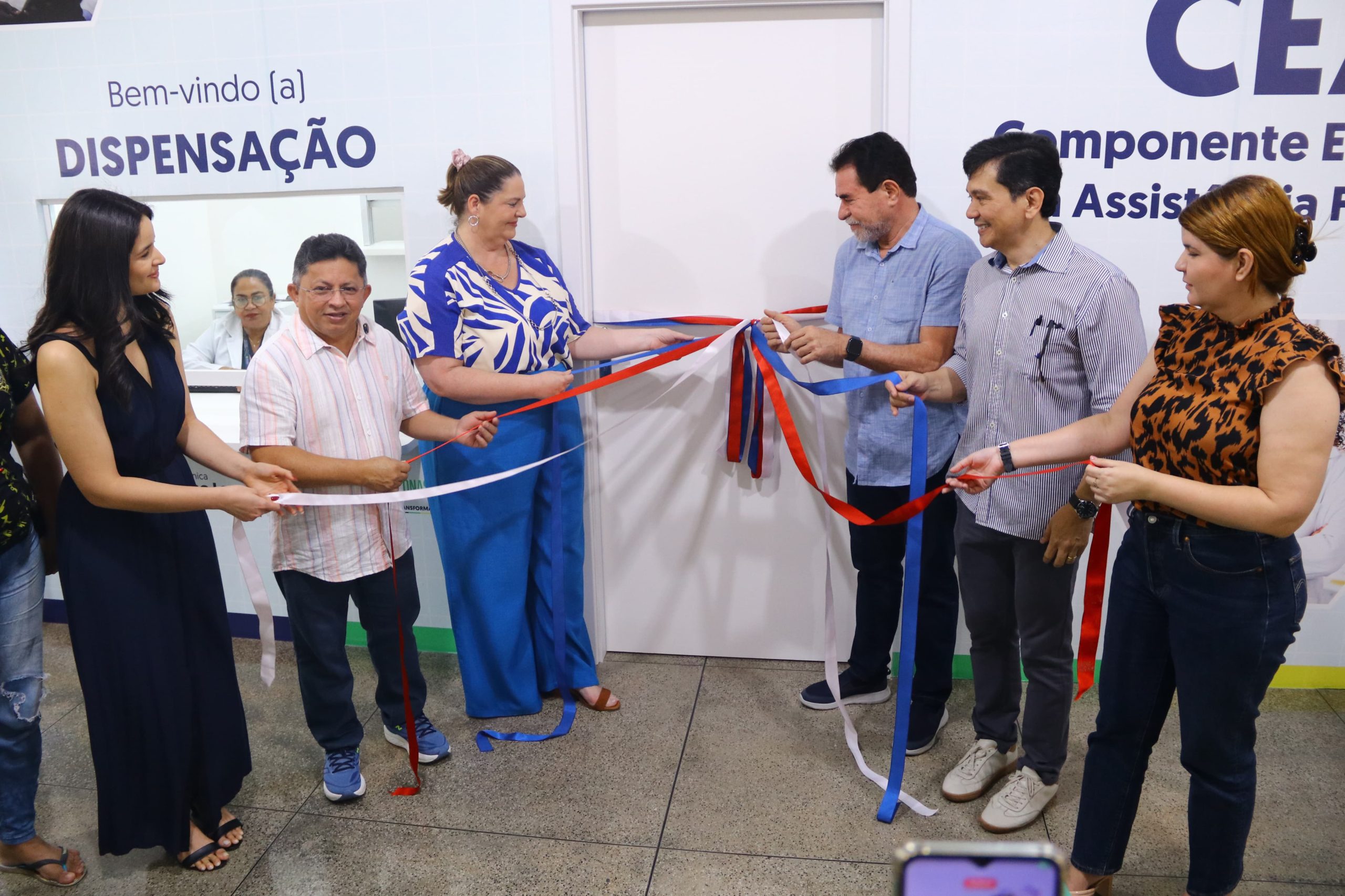 Policlínica Zeno LanzineA Unidade oferece atendimento especializado para os moradores da zona leste, com acesso a consultas com oftalmologista, endocrinologista, gastroenterologista, psiquiatra, mastologista, proctologista, dermatologista, cirurgião geral e vascular.
Onde funcionam as farmácias descentralizadas:
Centro de Atenção à Criança (Caic) Alberto Carreira – Compensa
Caic Dra Maria Helena Freitas – Novo Israel
Caic Afrânio Soares – Parque 10
Centro de Atenção à Melhor Idade (Caimi) Ada Rodrigues Viana – Avenida Brasil – Compensa
Caimi Paulo Cesar de Araújo Lima – estão sendo atendidos no Ceaf, na Cema – Praça 14
Fundação Cecon – Planalto
Fundação Alfredo da Matta – Cachoeirinha
Fundação Hemoam – Constantino Nery
Hospital Infantil Dr. Fajardo – Avenida Joaquim Nabuco, Centro
Hospital da Criança da Zona Oeste – Avenida Brasil – Compensa
Instituto da Criança (ICAM) – Cachoeirinha
Policlínica Codajás – Avenida Codajás – Cachoeirinha
Policlínica de Gerontologia Darlinda Esteves (FUnaTi) – Avenida Brasil – Compensa
Policlínica Gilberto Mestrinho – Avenida Getúlio Vargas – Centro
Hospital Delphina Aziz – Avenida Torquato Tapajós – Colônia Terra Nova
Hospital Adriano Jorge – Avenida Carvalho Leal – Cachoeirinha
Policlínica Zeno Lanzini – Tancredo Neves