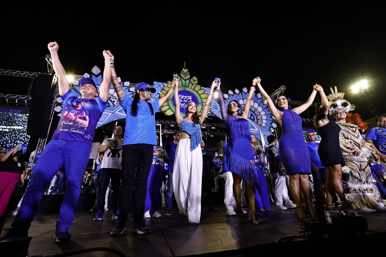 Boi Caprichoso celebra tricampeonato histórico no Sambódromo de Manaus