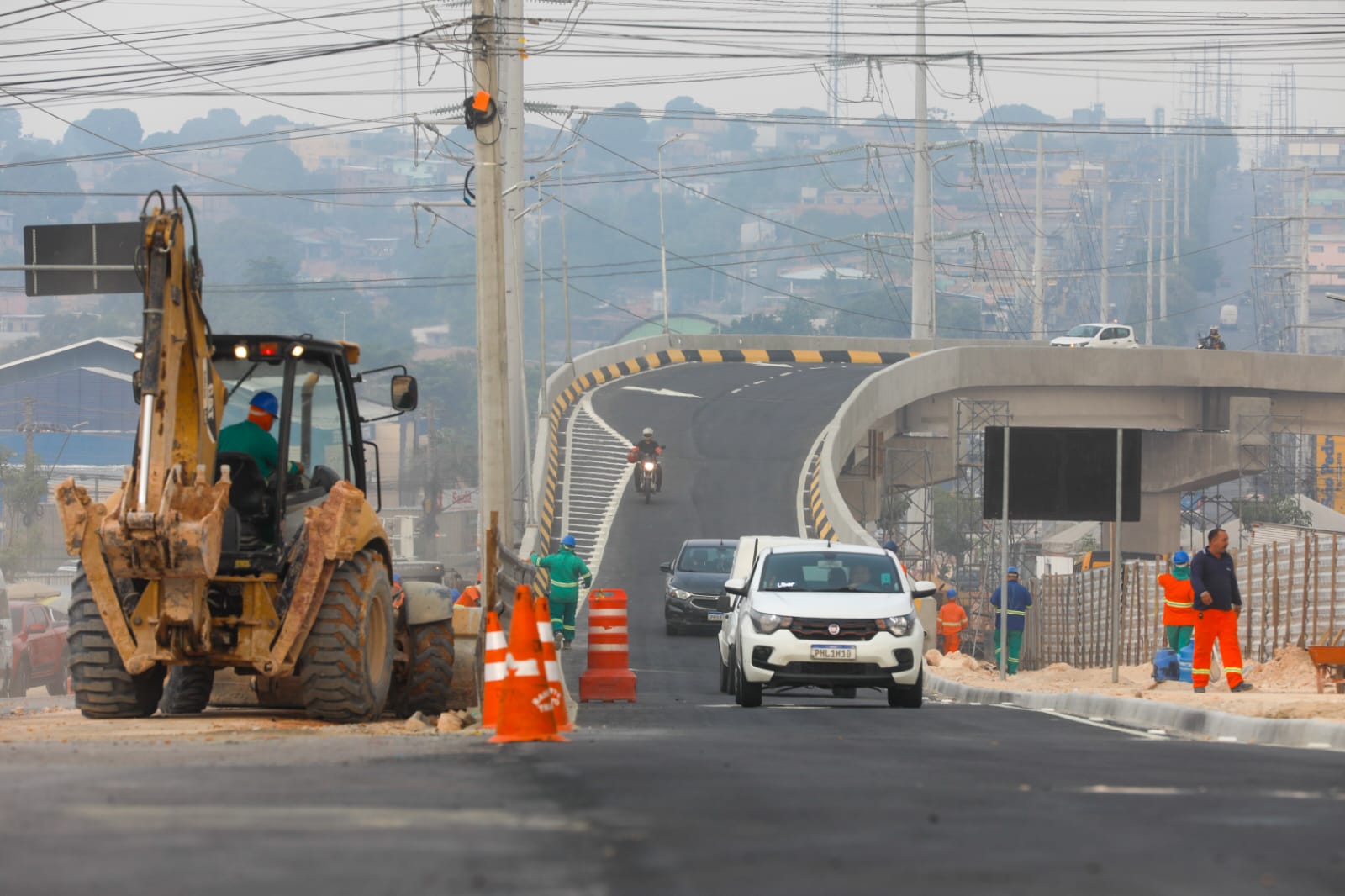 Complexo viário Rei Pelé, construído com recursos do Governo do Amazonas, tem alça liberada para tráfego de veículos, na zona leste