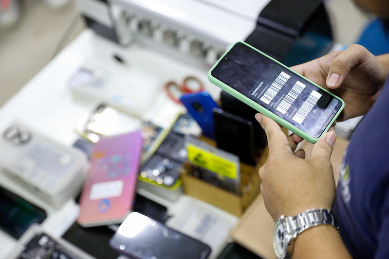 Lojas de assistência técnica de aparelhos celulares são interditadas durante ação da operação RecuperaFone