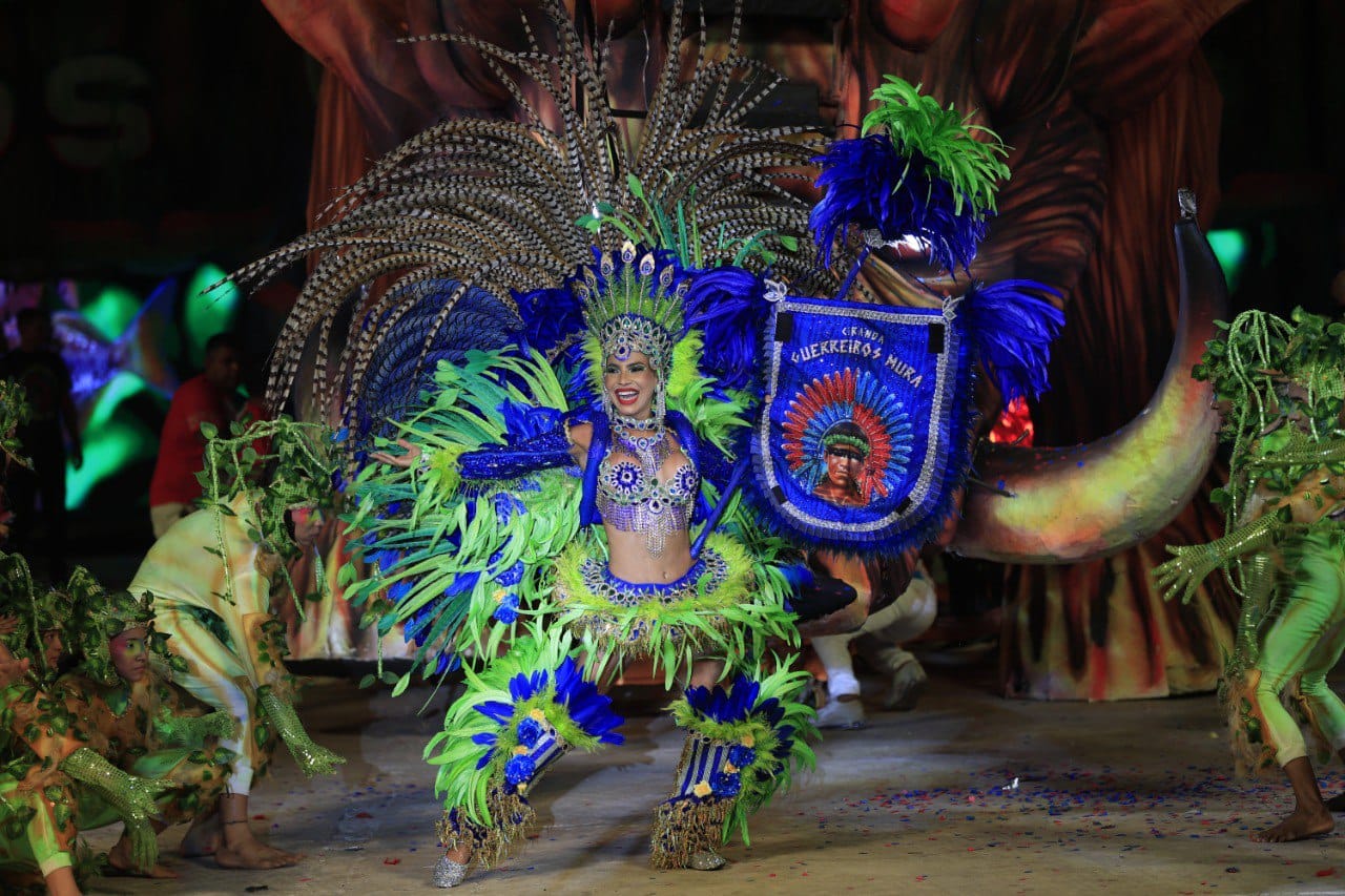 Guerreiros Mura imergem na floresta amazônica e revela os mistérios da noite