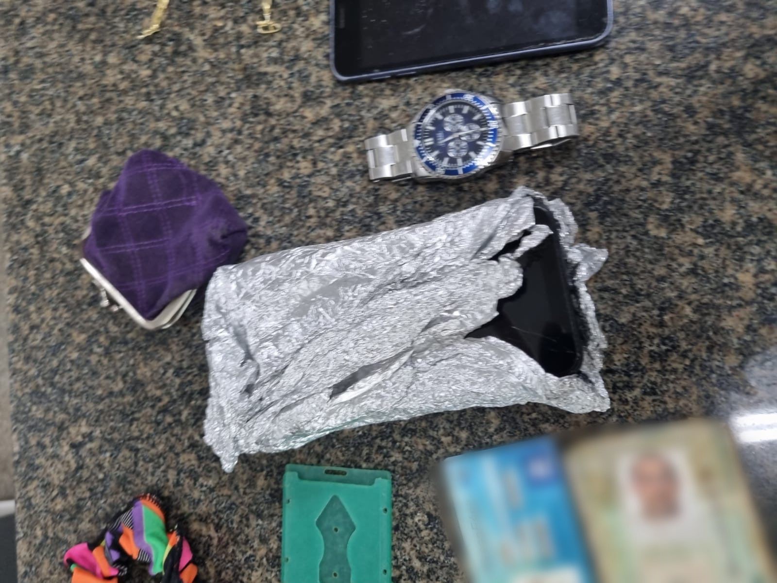 Polícia Civil prende mãe e filhos por dopar e roubar turista em bar no Centro de Manaus