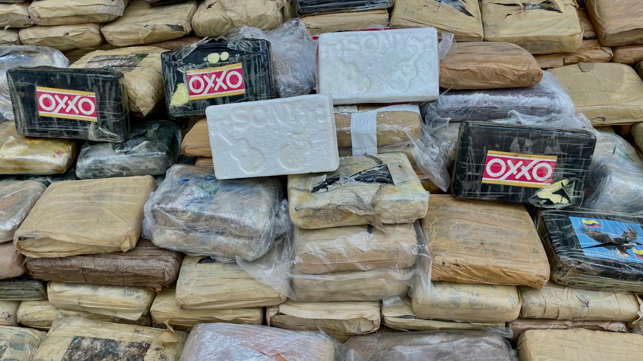 ProcedimentosO homem responderá por tráfico de drogas e se encontra à disposição da Justiça.