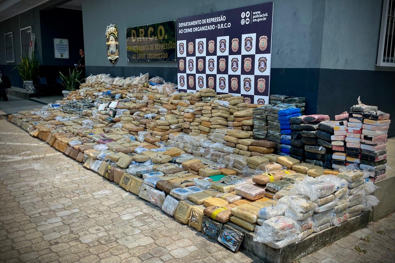 ProcedimentosO homem responderá por tráfico de drogas e se encontra à disposição da Justiça.
