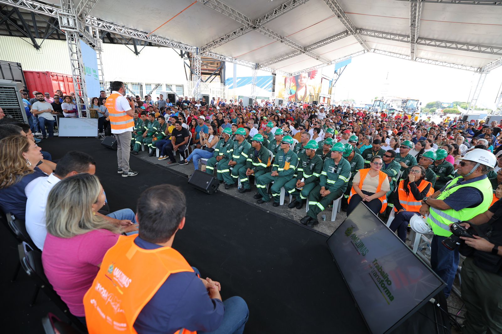 Governador Wilson Lima assina ordem de serviço para início das obras do Prosai Parintins