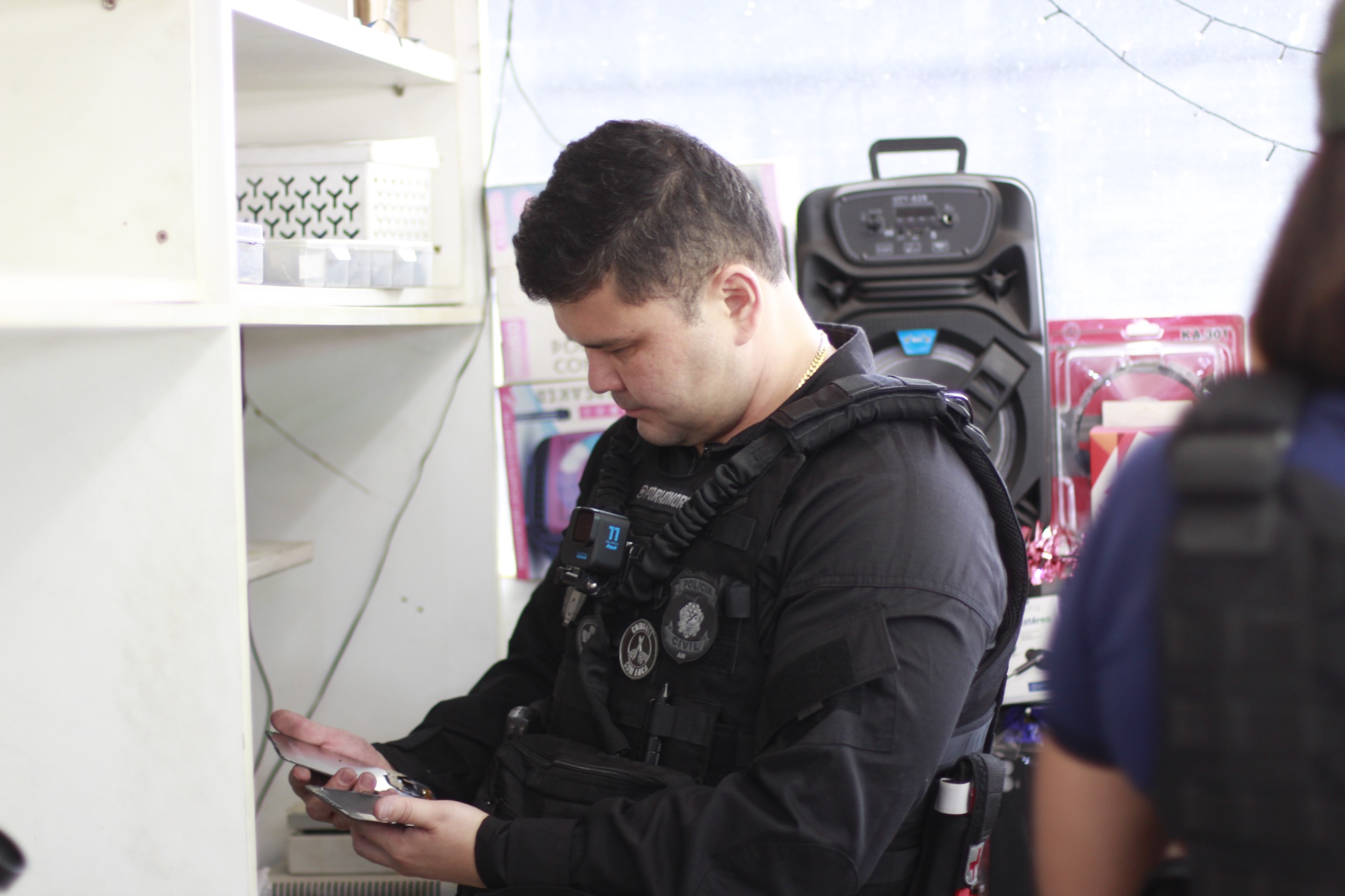 Em nova fiscalização, SSP-AM vistoria lojas de aparelhos celulares no bairro Novo Aleixo