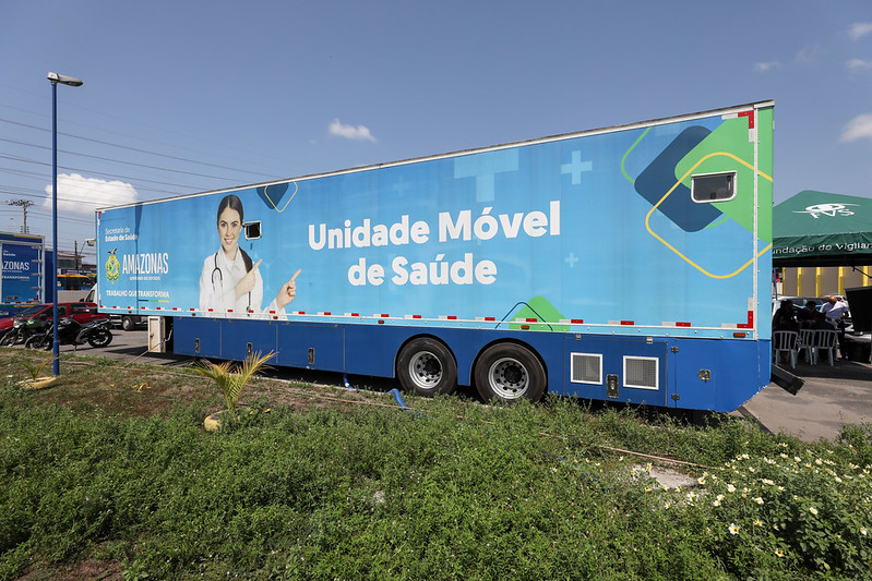Atendimentos
Os serviços são disponibilizados das 8h às 12h, para consultas médicas especializadas.
Das 8h às 12h e das 14h às 17h, a Carreta da Saúde estará funcionando, com oferta de mamografia e ultrassonografia (abdômen total, abdômen superior, tireoide, mama, próstata via abdominal, aparelho urinário, obstétrica, transvaginal e pélvica).
A Carreta de Tomografia oferece os exames de tórax, abdômen, crânio, pelve, extremidades e colunas cervical, torácicas e lombossacrais. Durante a ação também estão sendo feitos atendimentos em fisioterapia e exames de retinografia pela FUnATI; testes rápidos de HIV, sífilis e hepatites B e C, pela FVS-RCP.
A FVS-RCP está distribuindo para a população preservativos internos e externos, gel lubrificante e materiais informativos sobre a prevenção de infecções sexualmente transmissíveis (ISTs). Além disso, no local são oferecidos serviços de aconselhamento com psicólogo, assistente social e equipe de enfermagem; e orientações para o acompanhamento de casos positivos na rede de saúde.