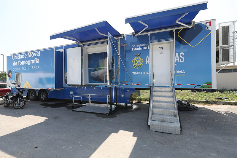 Atendimentos
Os serviços são disponibilizados das 8h às 12h, para consultas médicas especializadas.
Das 8h às 12h e das 14h às 17h, a Carreta da Saúde estará funcionando, com oferta de mamografia e ultrassonografia (abdômen total, abdômen superior, tireoide, mama, próstata via abdominal, aparelho urinário, obstétrica, transvaginal e pélvica).
A Carreta de Tomografia oferece os exames de tórax, abdômen, crânio, pelve, extremidades e colunas cervical, torácicas e lombossacrais. Durante a ação também estão sendo feitos atendimentos em fisioterapia e exames de retinografia pela FUnATI; testes rápidos de HIV, sífilis e hepatites B e C, pela FVS-RCP.
A FVS-RCP está distribuindo para a população preservativos internos e externos, gel lubrificante e materiais informativos sobre a prevenção de infecções sexualmente transmissíveis (ISTs). Além disso, no local são oferecidos serviços de aconselhamento com psicólogo, assistente social e equipe de enfermagem; e orientações para o acompanhamento de casos positivos na rede de saúde.