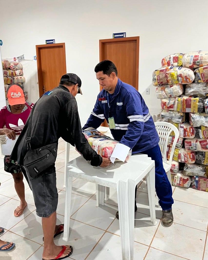 Governo do Amazonas entrega 3 mil cestas básicas a famílias de Autazes afetadas pela seca