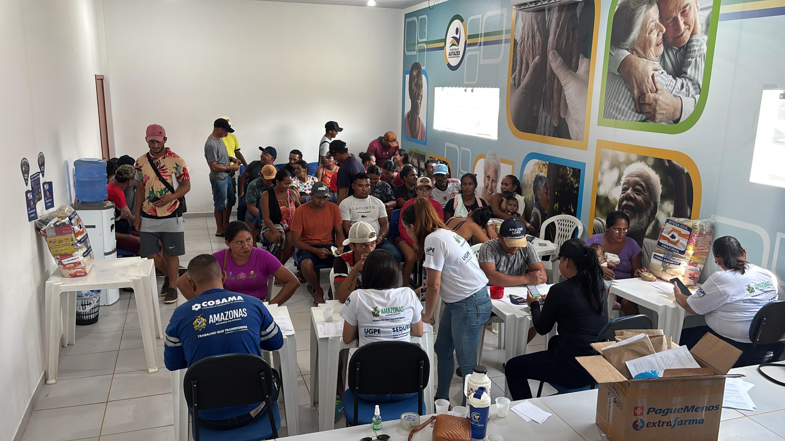 Governo do Amazonas entrega 3 mil cestas básicas a famílias de Autazes afetadas pela seca