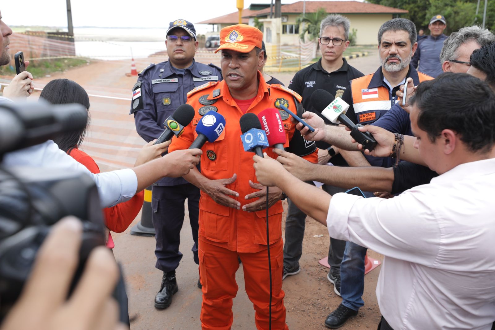   Governo do Amazonas realiza segundo dia de busca e assistência às vítimas de acidente no Porto de Manacapuru