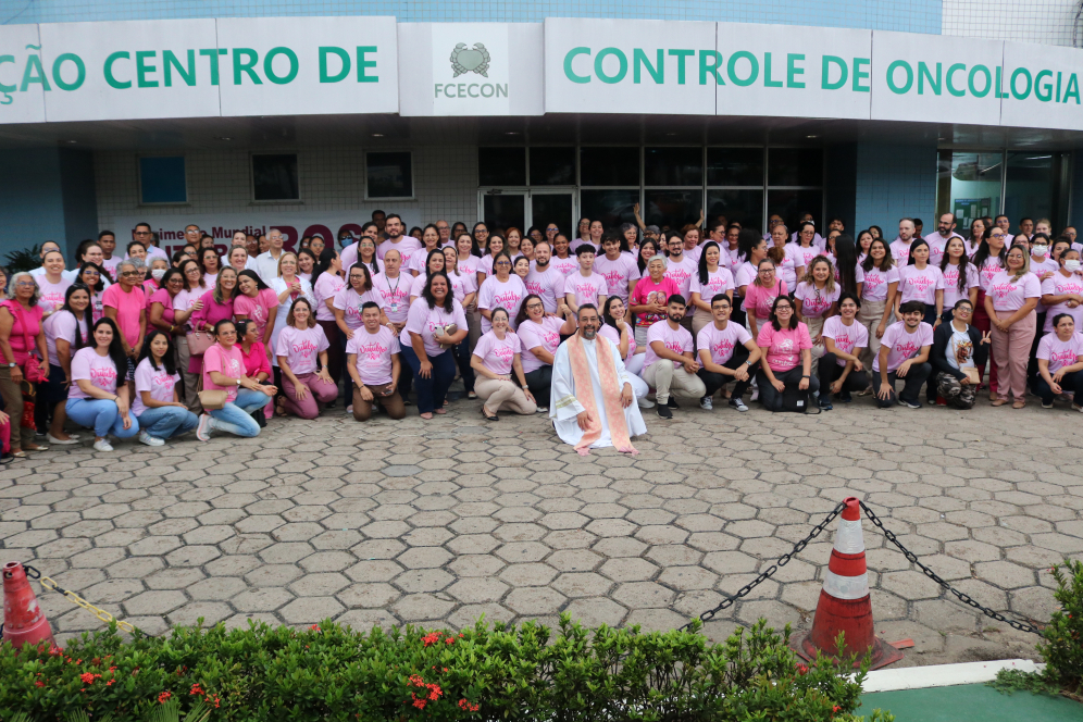 Outubro Rosa: FCecon promove Abraço Rosa