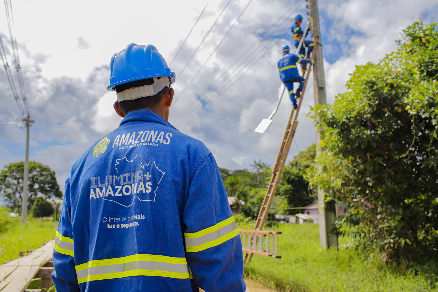 Iluminação pública em LED já alcança 43 municípios do interior do Amazonas, beneficiando mais de 1,5 milhão de pessoas