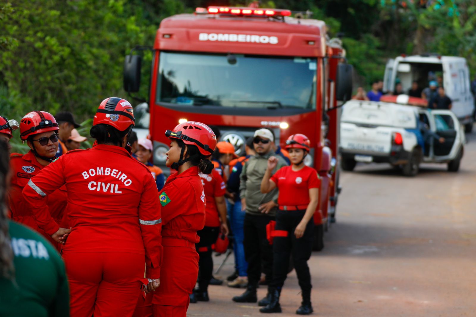 eqEquipes de salvamento são enviadas para atuar em acidente no Porto de Manacapuru