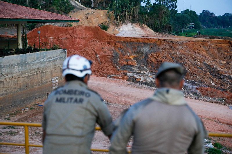 eqEquipes de salvamento são enviadas para atuar em acidente no Porto de Manacapuru