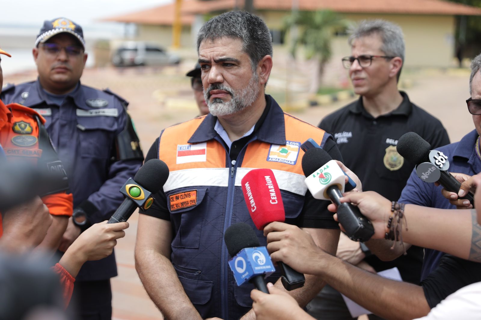   Governo do Amazonas realiza segundo dia de busca e assistência às vítimas de acidente no Porto de Manacapuru