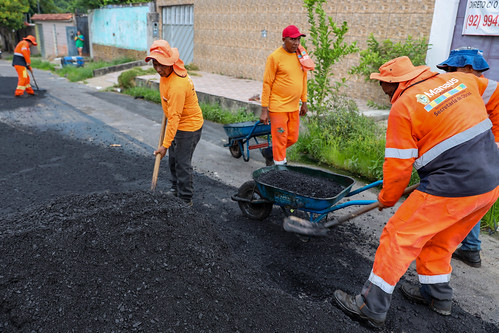 Prefeitura de Manaus realiza recuperação asfáltica em trecho do bairro São José Operário