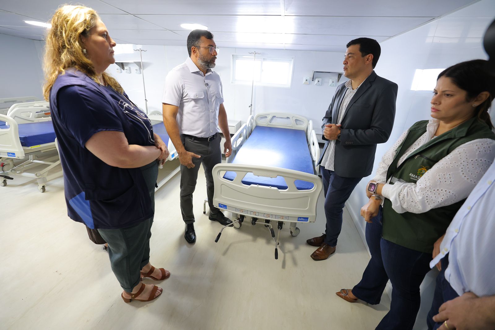 Governador Wilson Lima vistoria barco hospital que fará atendimentos de saúde para comunidades ribeirinhas
