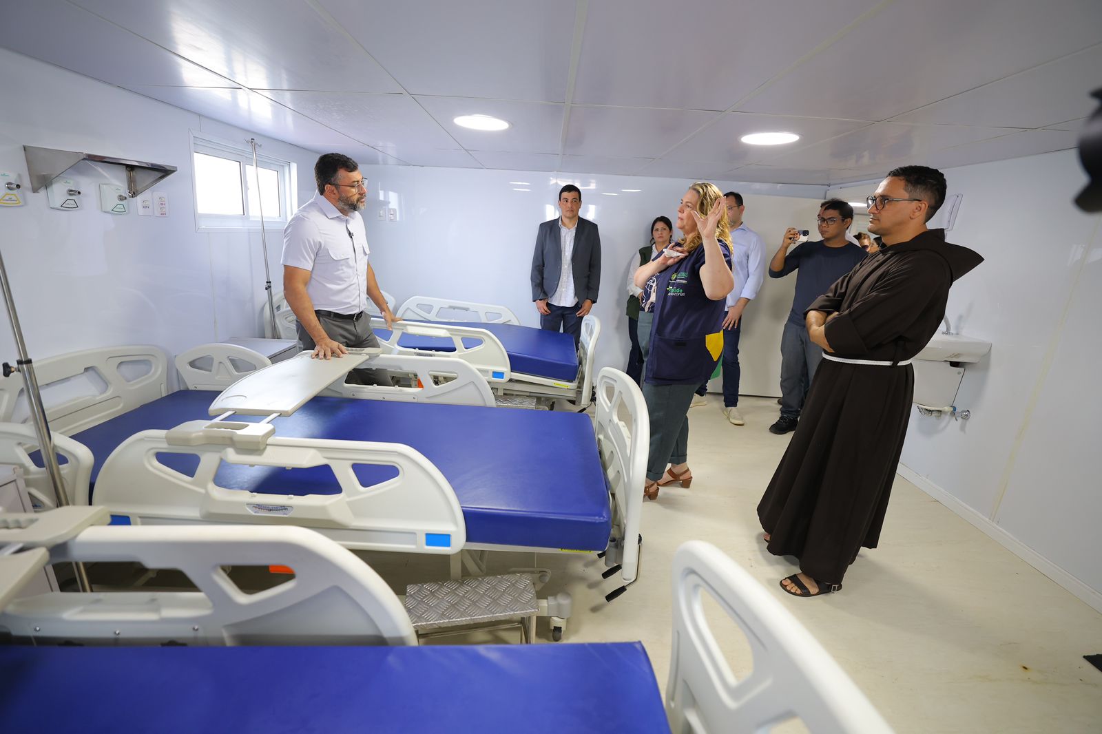 Governador Wilson Lima vistoria barco hospital que fará atendimentos de saúde para comunidades ribeirinhas