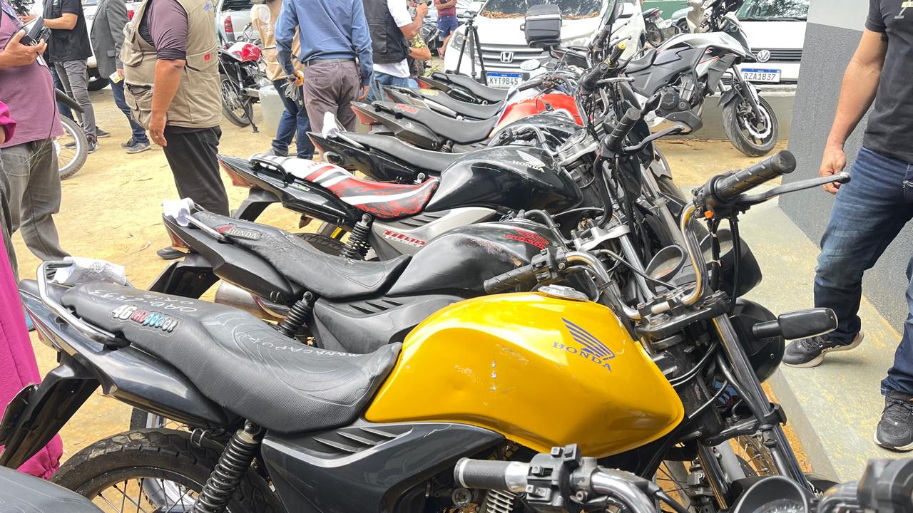Polícia Civil devolve 17 motocicletas recuperadas durante operação em Manacapuru aos seus donos   