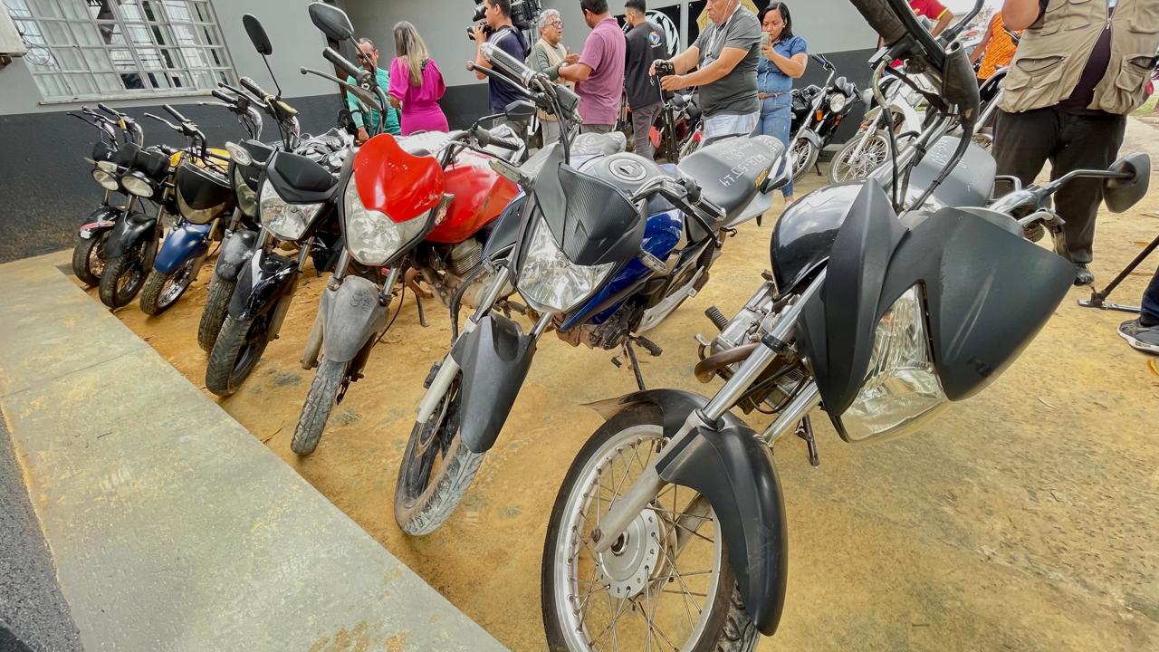 Polícia Civil devolve 17 motocicletas recuperadas durante operação em Manacapuru aos seus donos   
