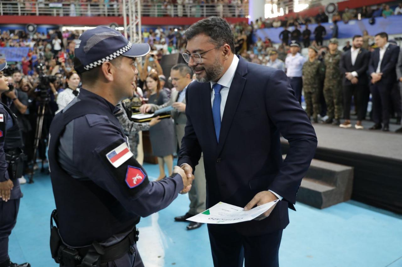 Durante formatura de mil novos policiais militares, Wilson Lima reforça compromisso com o fortalecimento da Segurança no Amazonas