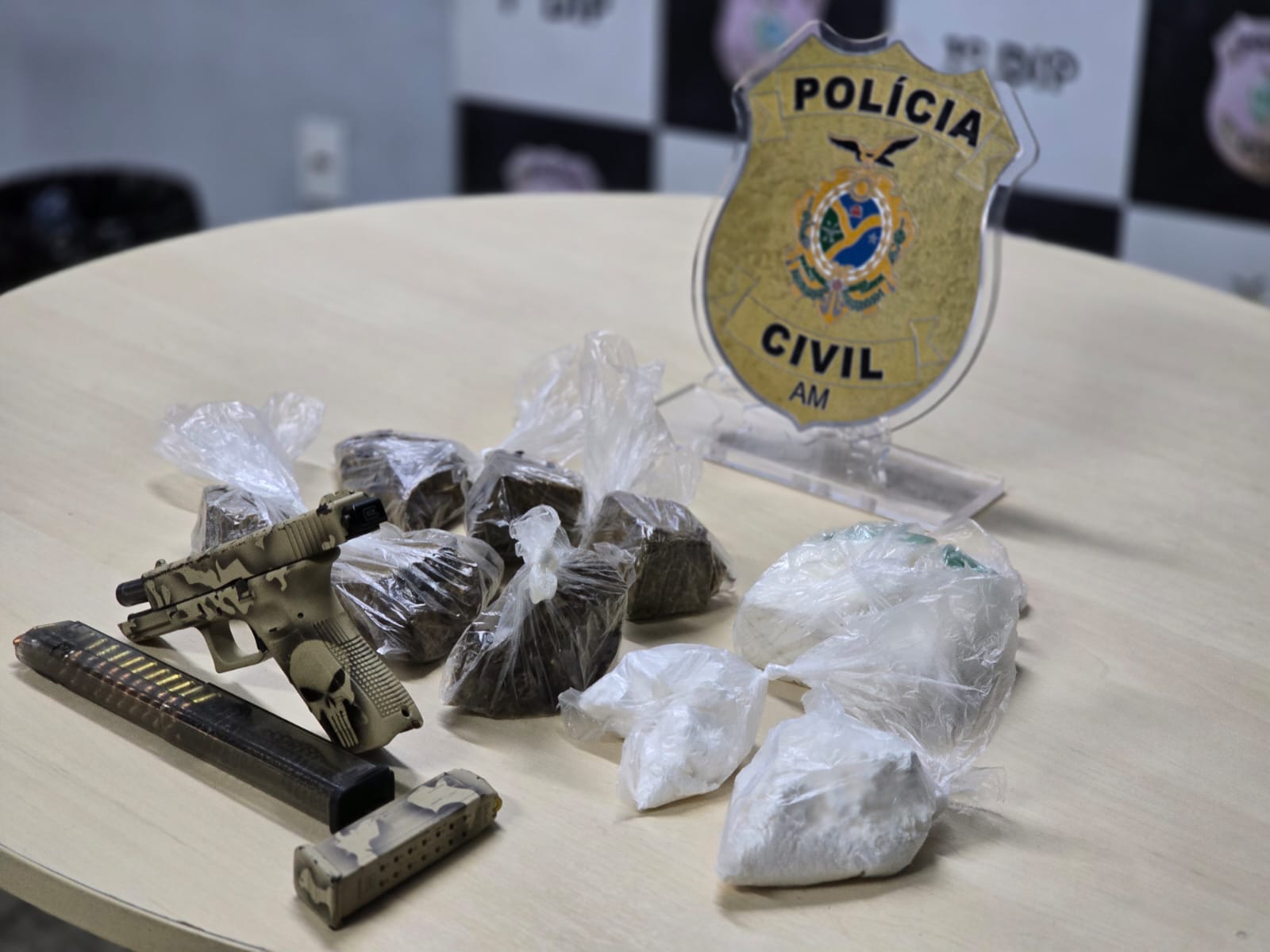 Polícia Civil prende homem em flagrante com drogas e armas de fogo no bairro Novo Aleixo
