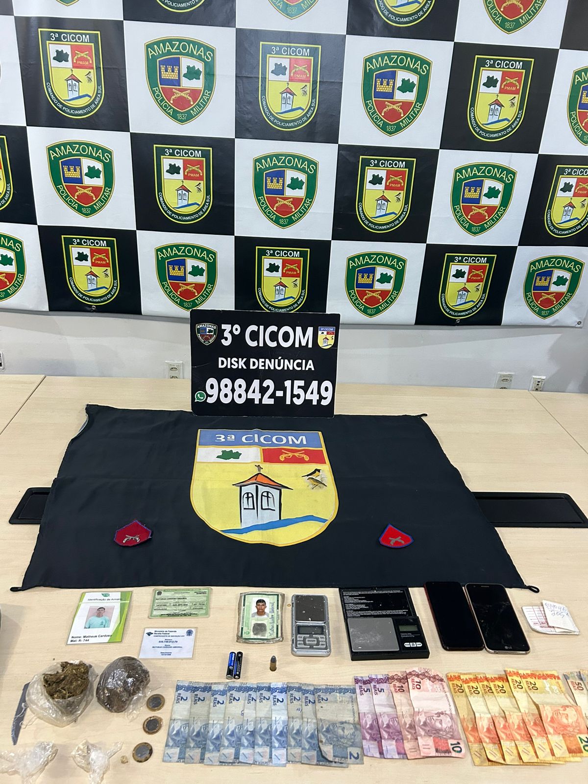Em ações no bairro Petrópolis, Polícia Militar do Amazonas prende homem e apreende drogas e arma de fogo
