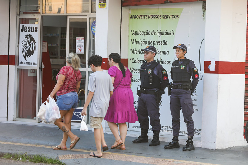“A presença da polícia traz mais segurança”, diz comerciante sobre a Operação Natal Mais Seguro