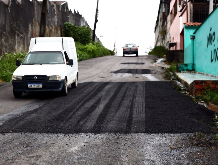 Prefeitura de Manaus reforça serviços de manutenção asfáltica no bairro Novo Aleixo