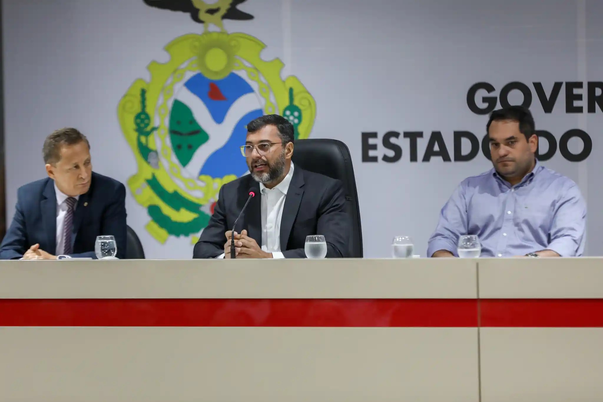 Wilson Lima anuncia injeção de R$ 1,6 bilhão na economia com pagamento do 13°, salário de dezembro e Auxílio Estadual