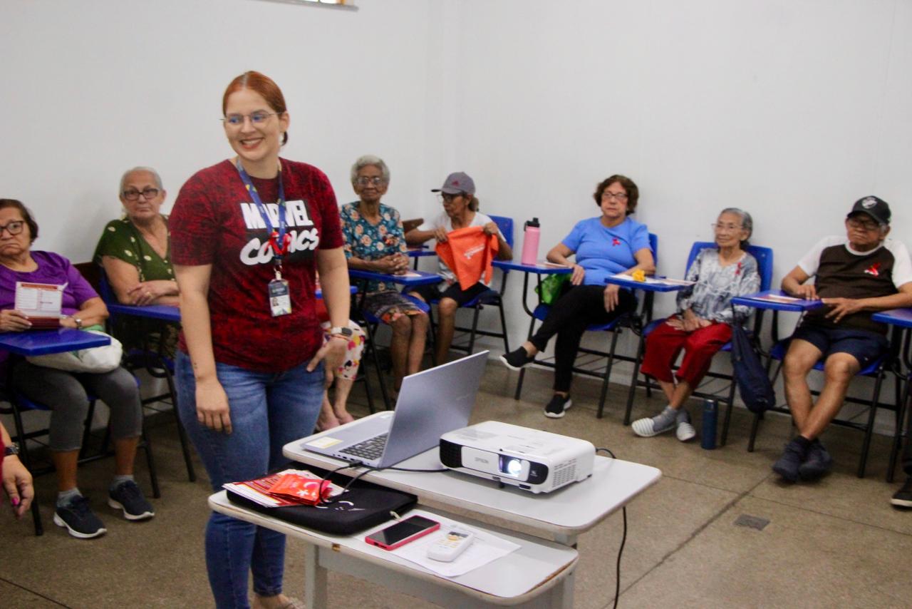 Centros de Convivência da Família mobilizam grupos de pessoas assistidas para o Dezembro Vermelho