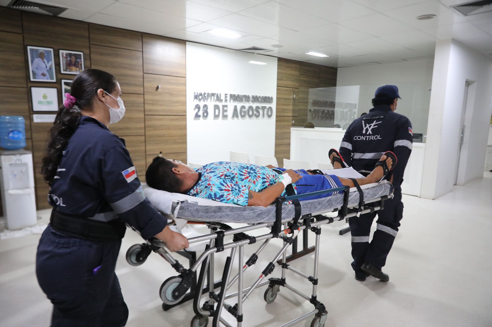 Complexo Hospitalar Sul
Desde o dia 1º de dezembro, o Hospital e Pronto-Socorro 28 de Agosto e Instituto da Mulher Dona Lindu foram unificados, formando o Complexo Hospitalar Sul. Com o modelo de gestão integrada das unidades, os serviços ofertados ganharão em maior eficiência e agilidade no atendimento, oferecendo à população que for atendida a mesma qualidade que existe atualmente no Hospital Delphina Aziz.
O HPS 28 de Agosto e o Instituto Dona Lindu continuarão sendo unidades de porta aberta, atendendo as mesmas especialidades, operando 24 horas por dia, sete dias por semana, garantindo cobertura completa de serviços médico-hospitalares, com internações, tratamentos, exames complementares e outros serviços auxiliares de diagnóstico e terapia.