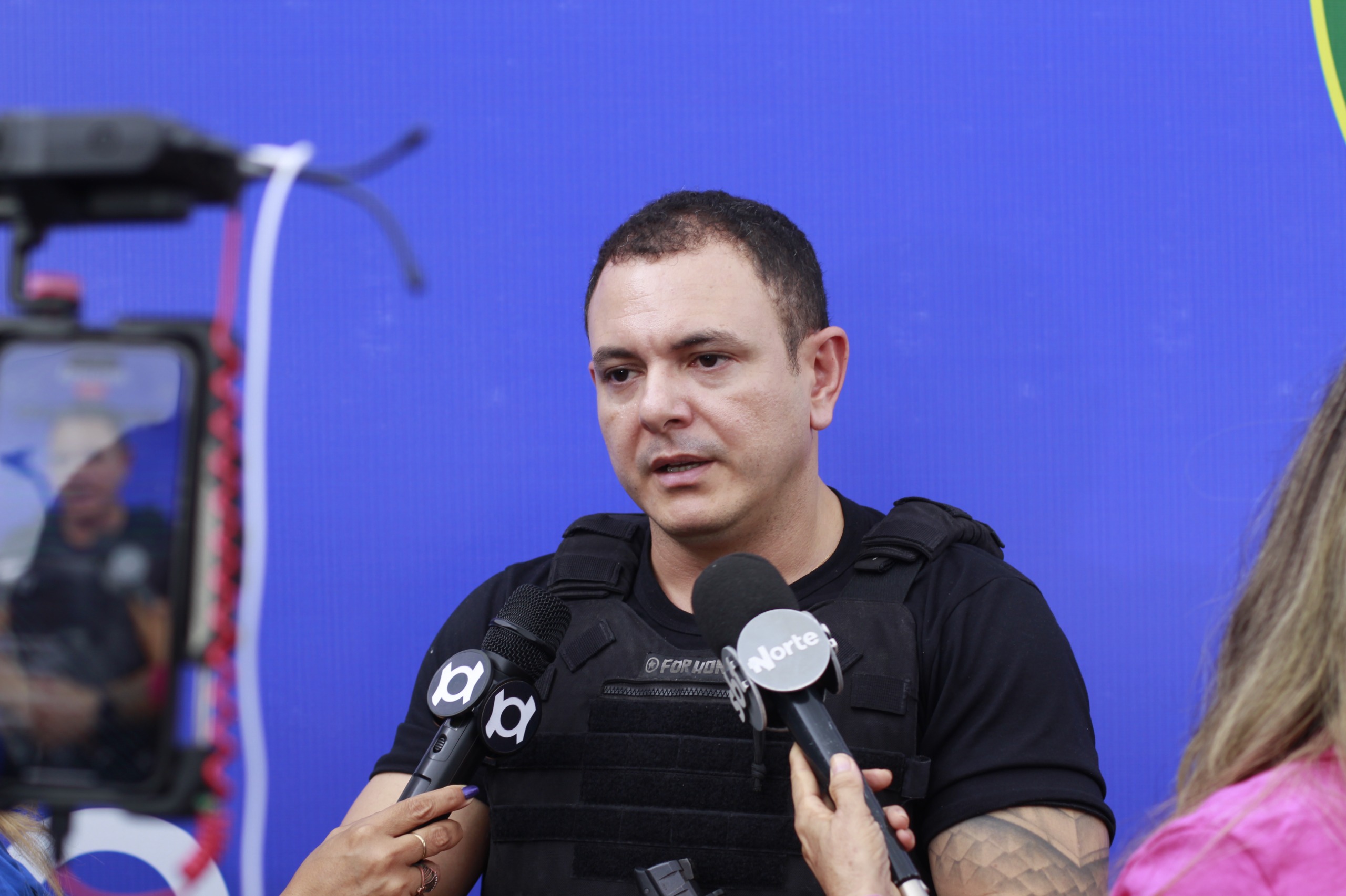 Forças de Segurança prendem oito envolvidos em roubos a ônibus e apreendem armas, celular e joias