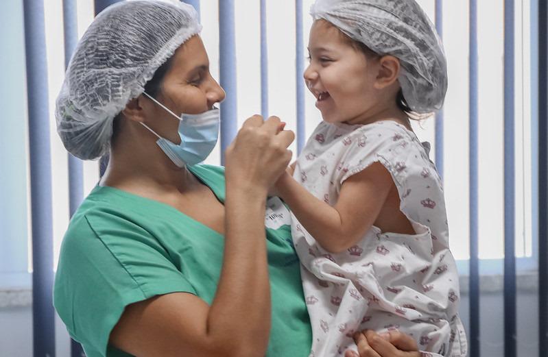 Implante coclear pela rede pública de saúde transforma vidas de pacientes com surdez severa