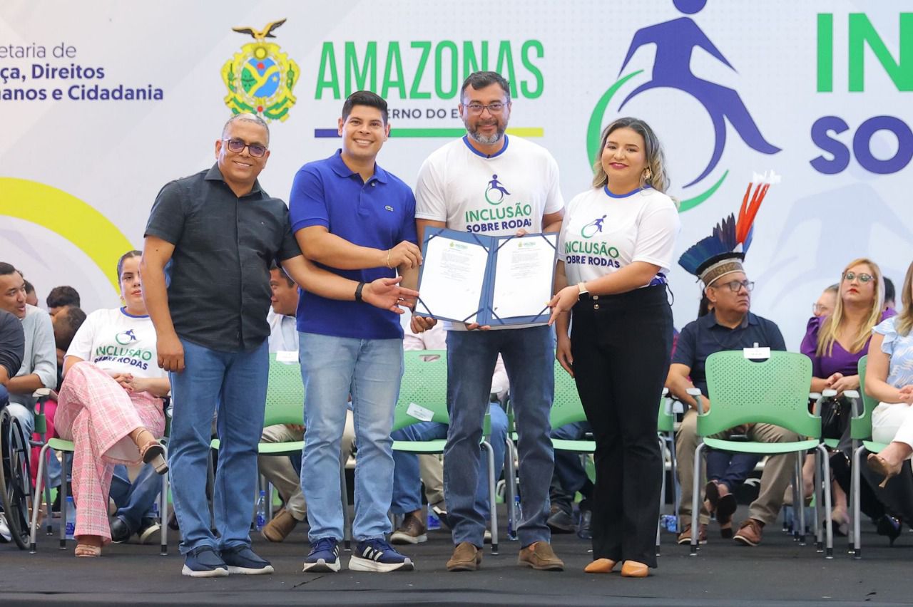 Wilson Lima fortalece políticas de inclusão com a entrega de mil cadeiras de rodas para Pessoas com Deficiência