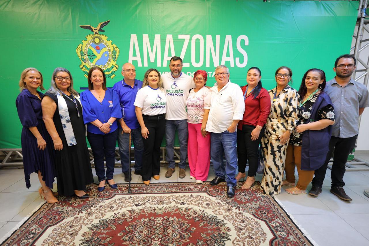 Wilson Lima fortalece políticas de inclusão com a entrega de mil cadeiras de rodas para Pessoas com Deficiência